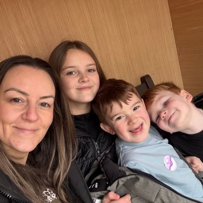 kellyttweets's profile picture. 