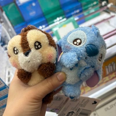 m_DisneyLove03's profile picture. 03🚺 北陸 ディズニー好き♡ ミッキーとチップ推し❣️無言フォロー失礼します🙇‍♀️ #ディズニー好きな人と繋がりたい #Dオタさんと繋がりたい #twitter上にいるDヲタ全員と繋がるのが密かな夢だったりするのでとりあえずこれを見たDヲタはRTもしくはフォローしていただけると全力でフォローしに行きます