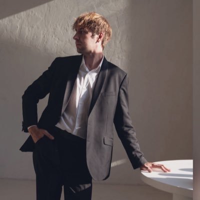 Frontend Engineer, Master of Arts in Piano performance, 日本語教師, golf player, proud father, Alfa Romeo driver. @Uni__Augsburg graduate. I like to take photos.