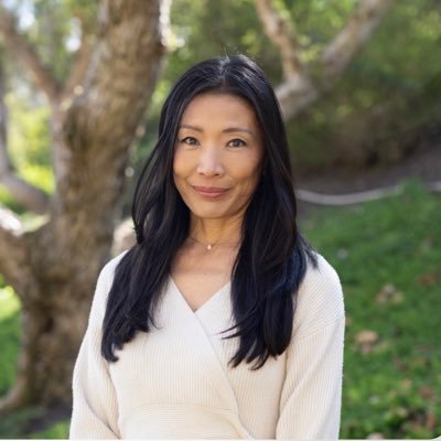 『グーグル社員はなぜ日曜日に山で過ごすのか』 タネ明かしします。 「グーグル社員」はメタファー(隠喩)です。 肩書き、所属するグループに頼らず通用する「人間力」があれば、休日も充実し、月曜日のパフォーマンスも向上します。 あなたにとって、一番大切なことを意識するきっかけの一冊でありますように!✨✨✨