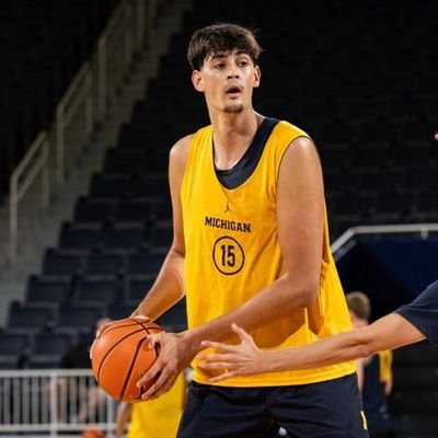 News in English about Aday Mara the beast from Zaragoza (7'3 tall 2005)💪🌪️
Michigan Basketball player 🏀