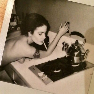 suicidalbiitch_'s profile picture. pishi person 🐈‍⬛️.