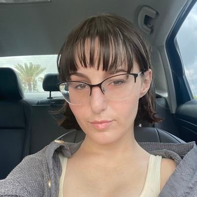 coucou je me prénomme Nathalie, Ouvert d'esprit envers tout le monde et ici pour toute rencontre et satisfaction 😊