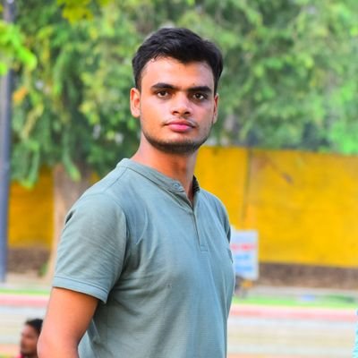 im_amanyadav15's profile picture. ☮️
✨