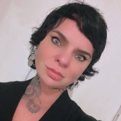 MILF gringa, mestrado em literatura, facefuck surreal, ppk apertada, tesuda, tatuada, fofa, sarada dos olhos verdes 😈