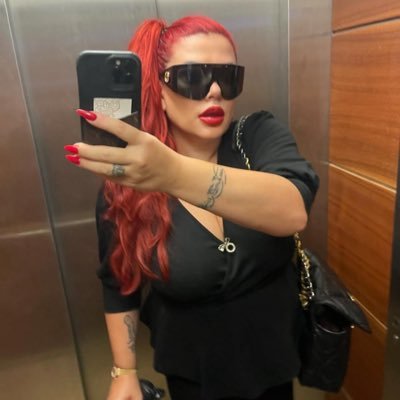 A professional mistress looking for loyal and honest sissy or slave to collard in this bdsm lifestyle