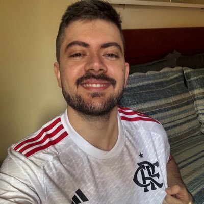 Uso o twitter pra me achar comentarista esportivo, porque fofoca eu já faço na vida real