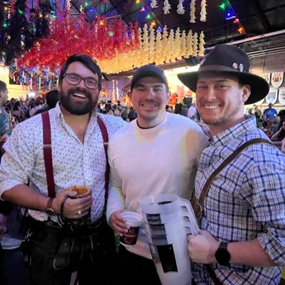I mostly tweet about the Cowboys, self proclaimed Daktivist.
