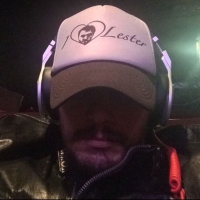 salmansoyyan2's profile picture. حافظ على غرابتك بينما الجميع يضُج بالإستنساخ💜.