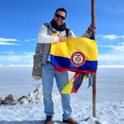 Historiador y viajero. Más lector de tuits que twitero.