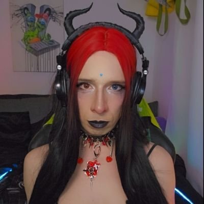Streamer, DJ, Makeup Artist & Gamer😄🎮💄