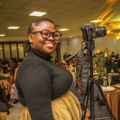 Business consultant @siwasaltdirect,
♊ @futurefemales Member,
Filmmaker-Writer🎬,
Digital Consultant,
Keleanu CEO,
Arts Teacher🎨🎭,
Language Practition👩🏽💻