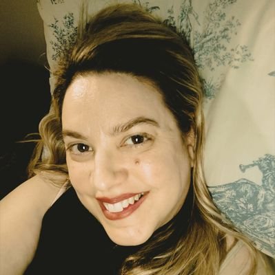 Happy, fun. Loving. ☺🐱🐶 Gemini. ♊ 💕 👭 Love, Horror Movies... ! @BritneySpears The 80's. Motown... ♥ @QueenWillRock 😍😘💓 https://t.co/LVUx8LdA0E