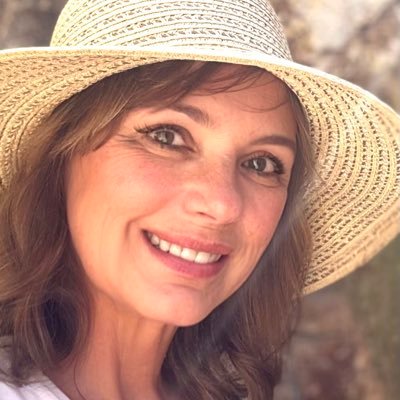 Teacher/Writer/STEMinist, author of #NatureDidItFirst🦎 & @PPSLessons #NSTA #SCBWI 🌈#FreeMomHugs 💜#endALZ 2025 Winner's Circle #50PreciousWords