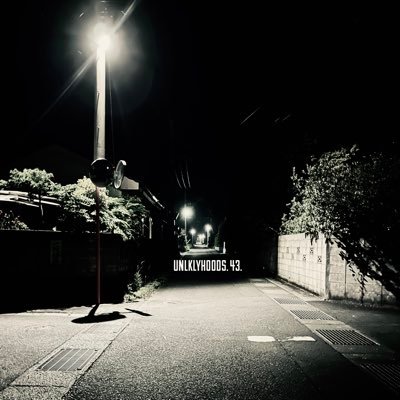 UxNxLxKx's profile picture. 酒と音楽を愛する43歳。過去はしがない文系学生にして泡沫バンドマン。現実は夢の尻尾を追いかけながら歯車のお仕事。青空→showmustgoon