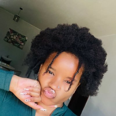Insta:meeniecheta …👩🏽🎓 BSc Electrical Engineer, MEng REE student 🥇TopGear babe...I ❤️Whales
