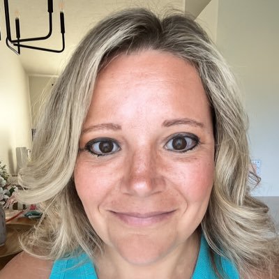 •English as a Second Language Teacher •Book Addict •#Husker Fan IG:bubblyblondeteacher Amazon Wish List: https://t.co/KOeazTgxJk