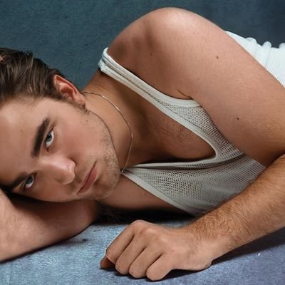taken by @VampireKol_ is my sexy man
son to Esme and Carlisle
Brother to Emmett Jasper Alice and Rosalie