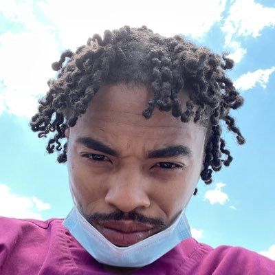 khade3__7's profile picture. Medicine & Sneakers!