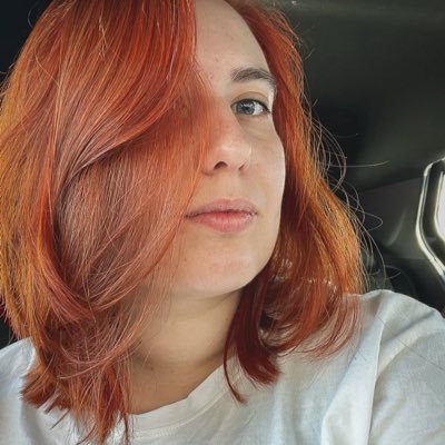 Loocile's profile picture. bookseller 📚