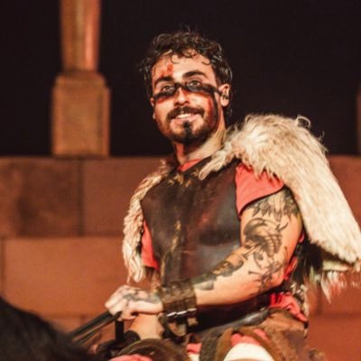 Dirección Cinematográfica 📚📽 Especialista⚔️🏇🏻🎬 A veces leo cómics y mangas.