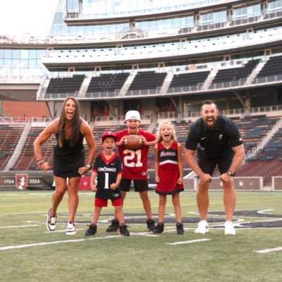 🌇𝐔𝐍𝐈𝐕𝐄𝐑𝐒𝐈𝐓𝐘 𝐎𝐅 𝐂𝐈𝐍𝐂𝐈𝐍𝐍𝐀𝐓𝐈🌇 ⚫️🔴𝑂𝐹𝐹𝐸𝑁𝑆𝐼𝑉𝐸 𝐿𝐼𝑁𝐸 𝐶𝑂𝐴𝐶𝐻🔴⚫️