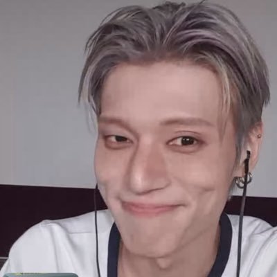 kpop stan or whatever | mex | 24 | she/her | literally just a wommy