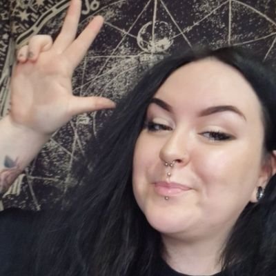 I'm 31. I'm an artist. I have BPD.
I'm also a parent, partner and carer.
I tweet about life. I joke about life.