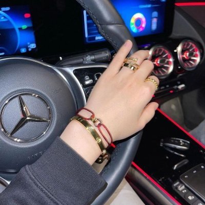 echi021's profile picture. Anonymous? Yes.
Unforgettable? Also yes. 💋