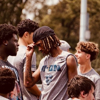 Cornerback 135Ibs 6 foot Willowbrook high school 2027 📞224-572-4212