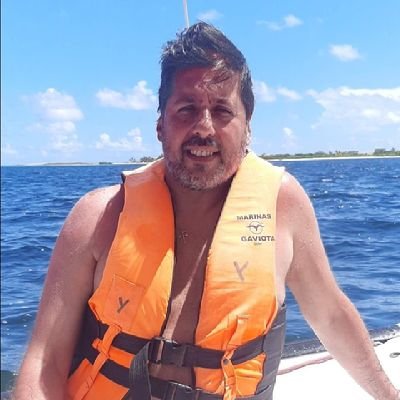 Galeno hace 31 años, hastiado de la hipocresía .Perfeccionista extremo. Esteta. Sibarita. No se si cuerdo o loco, tengo a veces capacidades indiferentes.