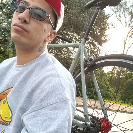 Axwell_pfleger's profile picture. Krankenpfleger / Nurse / Enfermero
Terapia intensiva / Urgencias prehospitalarias

“Voy a volar„ dijo el gusano
Todos se rieron, excepto las mariposas.