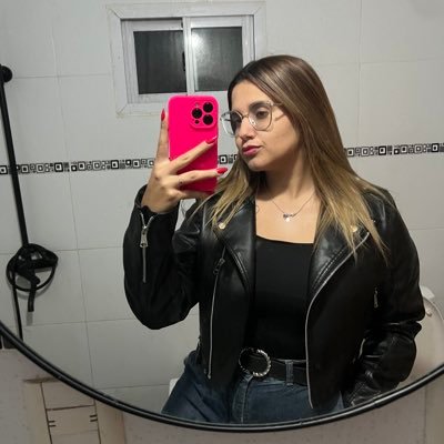 Madurar también es dejar de insistir, porque el amor no se trata de rogar.
🤍🤍🤍🤍🤍