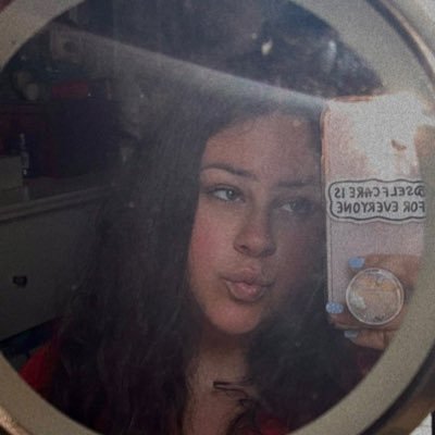 KellyRosenbloom's profile picture. Nothing but love