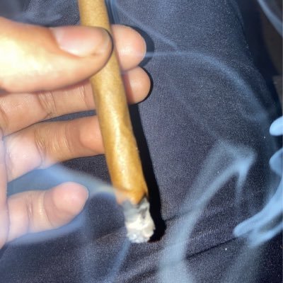 420vibes420's profile picture. latino 420 stoner📲🍃 hmu for sum gas ⛽️ 🔥