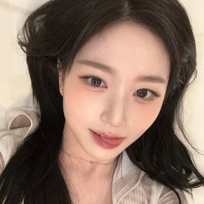 riasver's profile picture. 