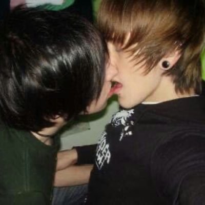 dykeopathic's profile picture. PLURal furfag 18↑ anachronistic anomaly it/its ☠︎︎ TRIGGERING/TABOO THEMES MDNI ⚠️ NSFW: @sanguinesnuff