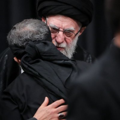 در کربلا بی طرفان بی شرفانند
تاریخ همان است حسینی و یزیدی
لبیک یاحسین شهید
جانم فدای ایران