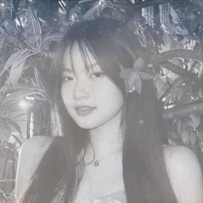 𓋜https://t.co/2MvM95RQSx : 1999. “You go it, bestie!”, she said as she chew on her seroxat. This journey is a drunken brawl.