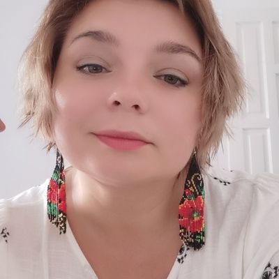 dart_sia's profile picture. ШІ мене асоціюю з лисицею. я - корова. мирне створіння, гарної ваги, вигодовую свого нащадка, лінива, але як треба можу бігти так, що велосипед не поможе.