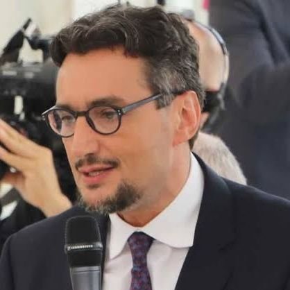 Obtén tu visa de trabajo canadiense y tu visa de migración familiar. Paga poco ahora y paga el resto al llegar a Canadá.