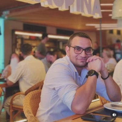 _SoulInAbyss's profile picture. ✍ Escritor & TCAE
📍 Roquetas de Mar
🏋️‍♂️ Gym | 📸 Vibes | 🎧 Música & Mood