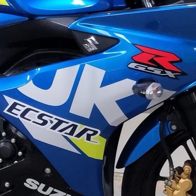 nubatamacat's profile picture. VFR800FとGSX-R125