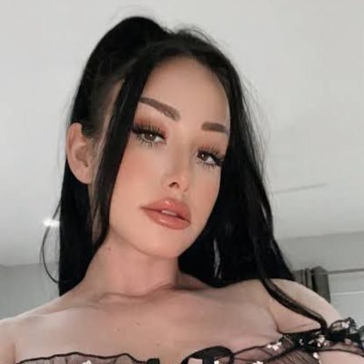 emilyhoward324's profile picture. Lonely 🥺