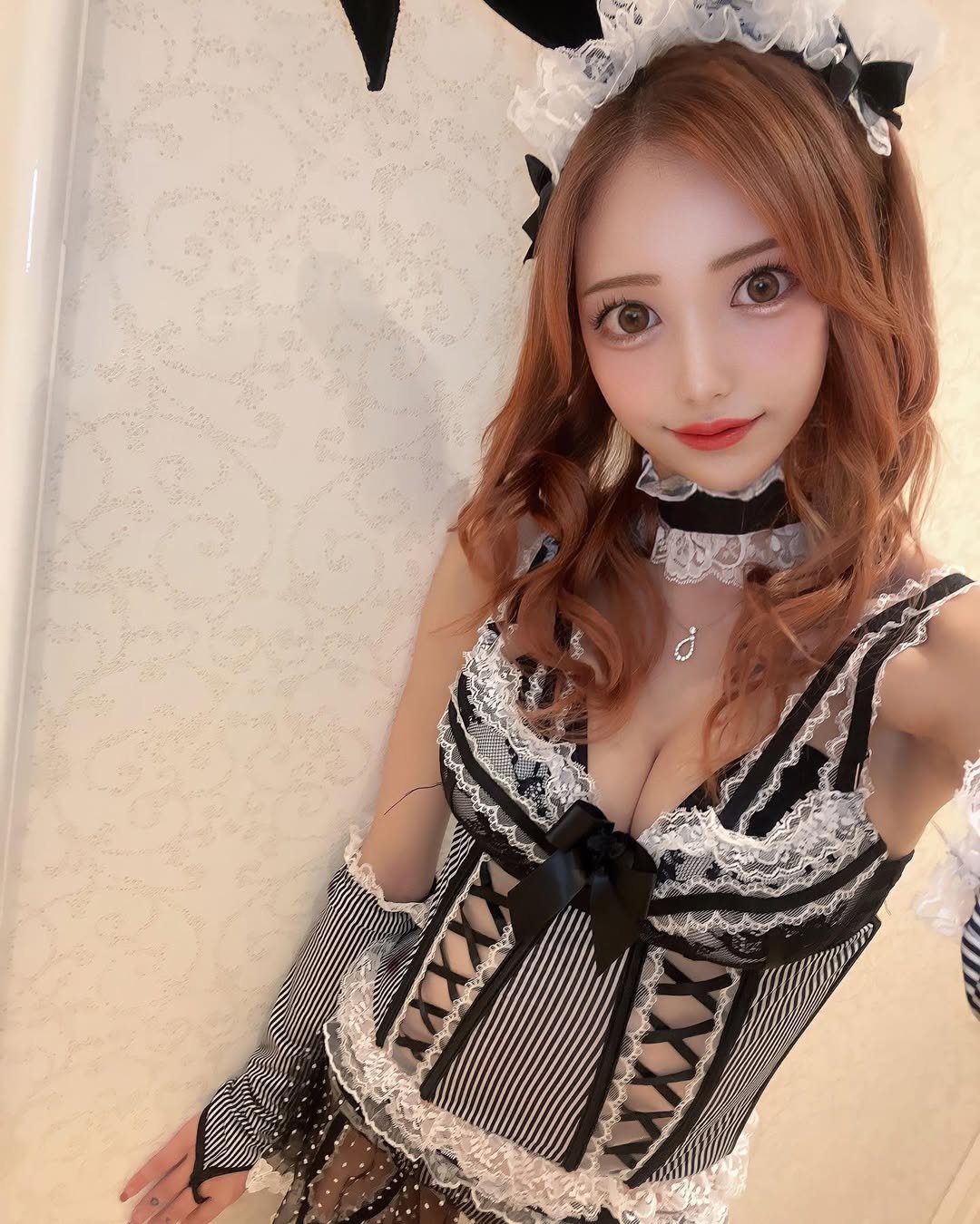 一人で過ごす時間が増えるにつれ、特別な人と一緒にいたいと思うようになりました。今も独身ですが、心から出会いを待ち望んでいます。私と一緒に愛の物語を紡いでくれる人を待っています。