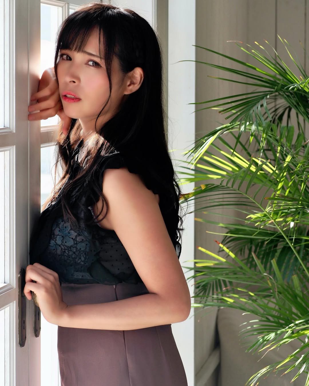 一人で過ごす時間が増えるにつれ、特別な人と一緒にいたいと思うようになりました。今も独身ですが、心から出会いを待ち望んでいます。私と一緒に愛の物語を紡いでくれる人を待っています。
