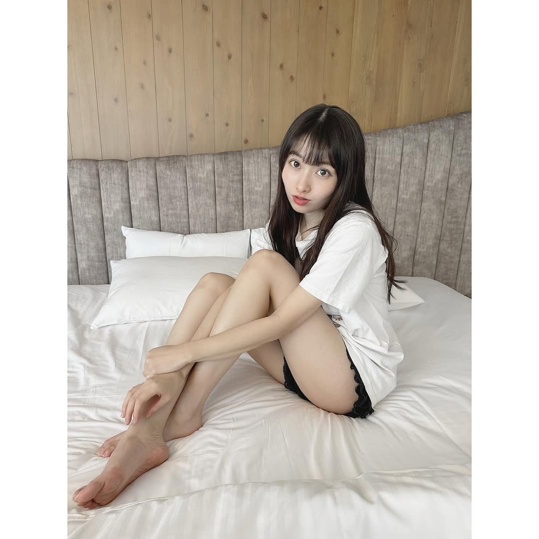 一人で過ごす時間が増えるにつれ、特別な人と一緒にいたいと思うようになりました。今も独身ですが、心から出会いを待ち望んでいます。私と一緒に愛の物語を紡いでくれる人を待っています。