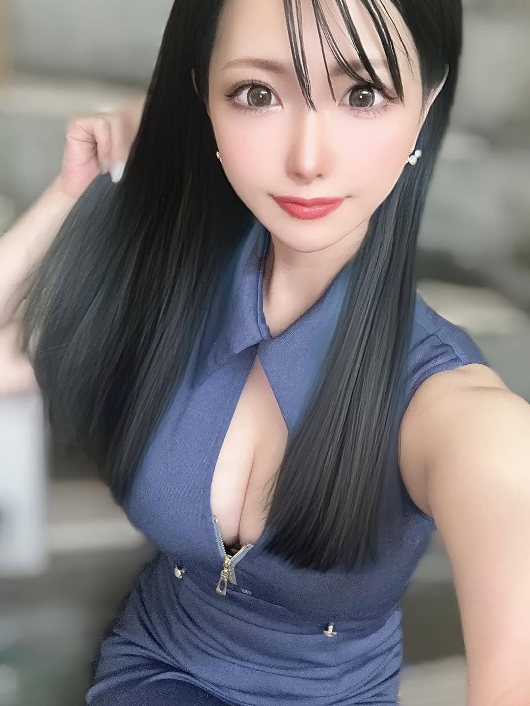 一人で過ごす時間が増えるにつれ、特別な人と一緒にいたいと思うようになりました。今も独身ですが、心から出会いを待ち望んでいます。私と一緒に愛の物語を紡いでくれる人を待っています。