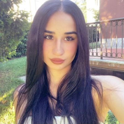 here for Lewis Capaldi and Niall Horan. i listen to Joker Out and Joost even if i don’t understand their language. 24. owner of @LewisCapaldiIT 🇮🇹