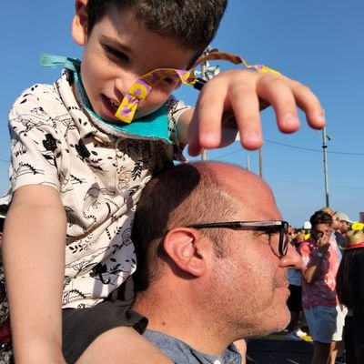 Professor i pare d'en Guillem. Lluitant per a que es conegui la #ZBTB18 i per l'atenció adequada a infants amb discapacitat. President d'Associació Digues